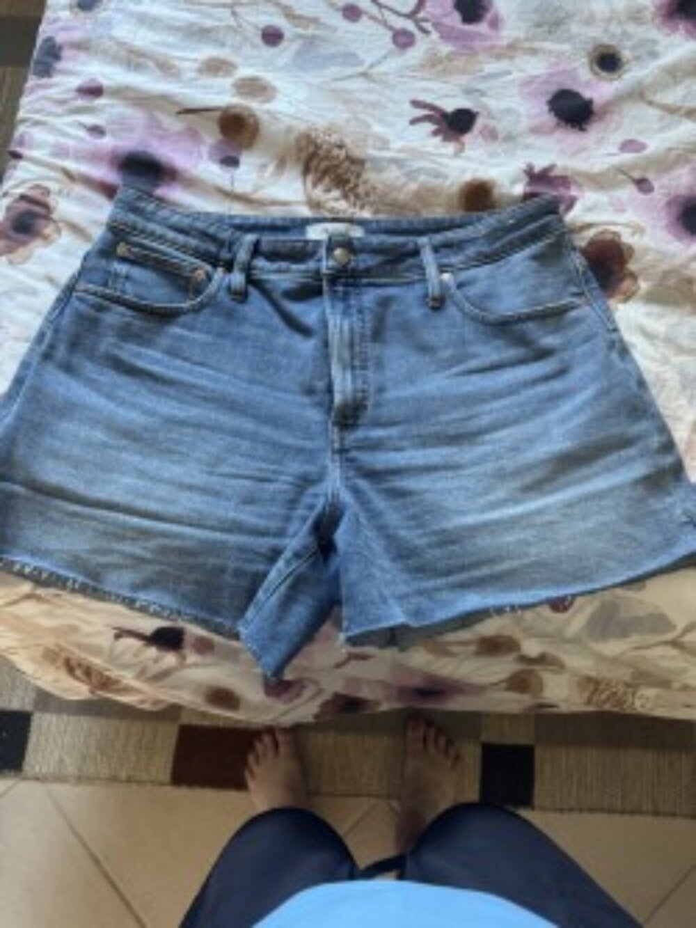 MADEWELL CURVY PERFECT MID LENGTH JEAN SHORT SIZE 33